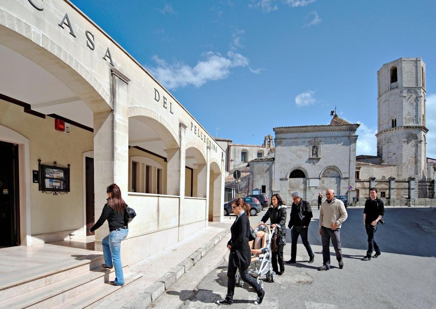 Albergo Casa Del Pellegrino Monte Sant'Angelo Exterior photo