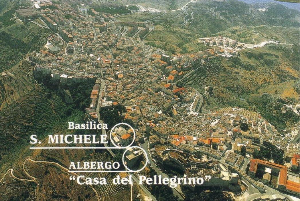 Albergo Casa Del Pellegrino Monte Sant'Angelo Exterior photo